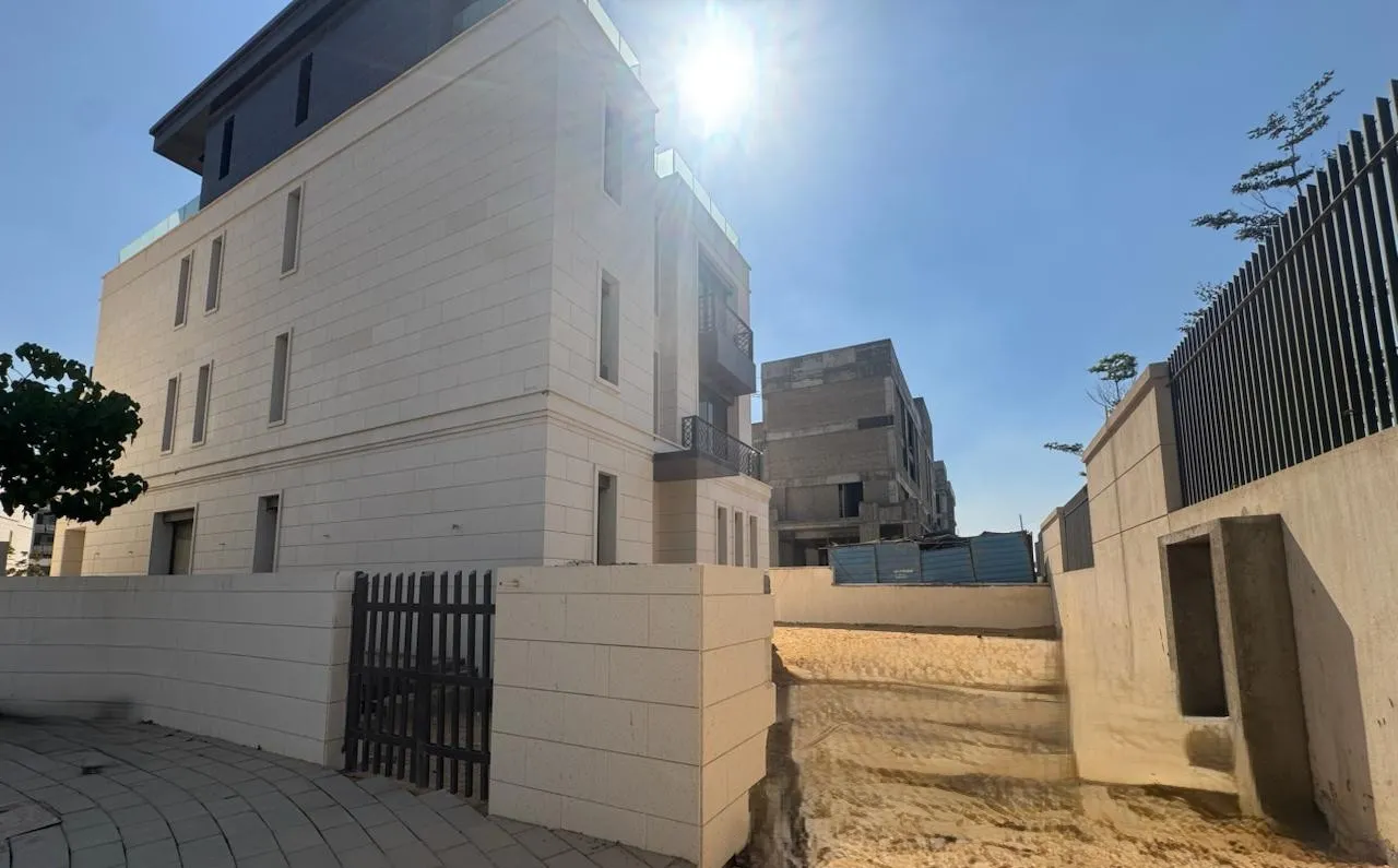Villa for sale in Katameya Creeks in New Cairo of 750 m² with 7 bedrooms