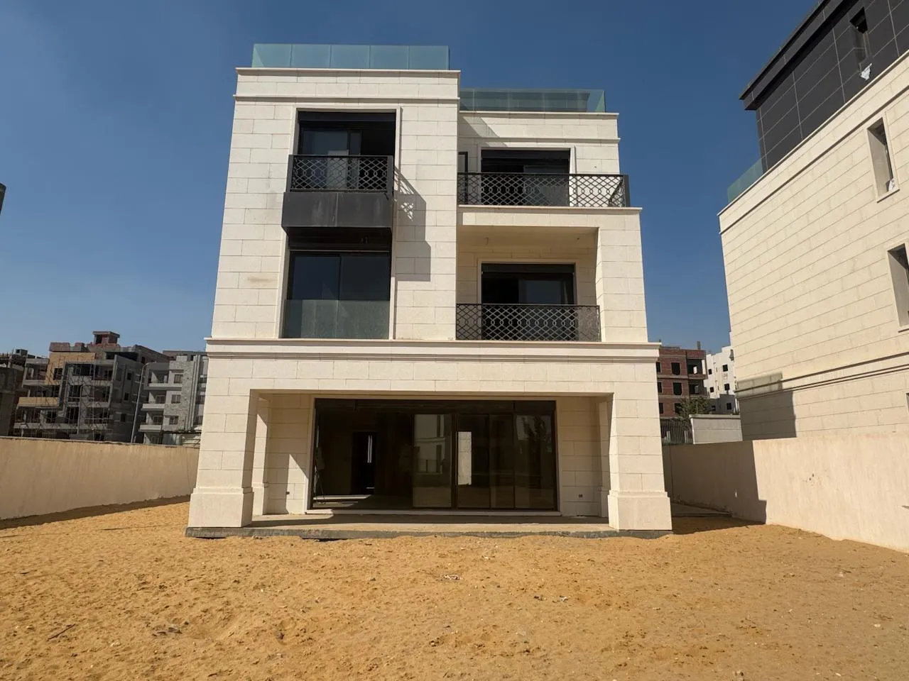 Villa for sale in Katameya Creeks in New Cairo of 750 m² with 7 bedrooms