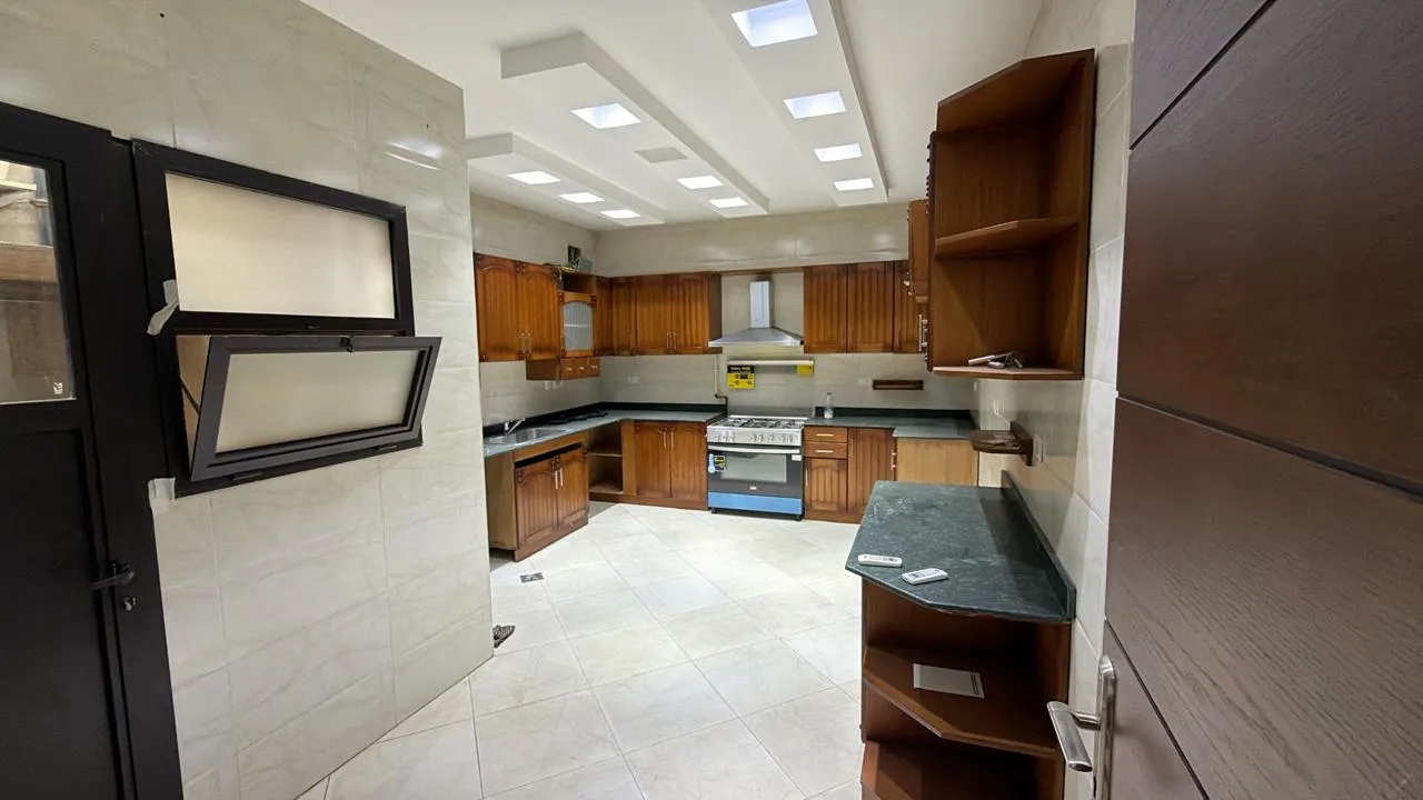 Villa for sale in Beverly Hills in 6th of October City of 306 m² with 4 bedrooms