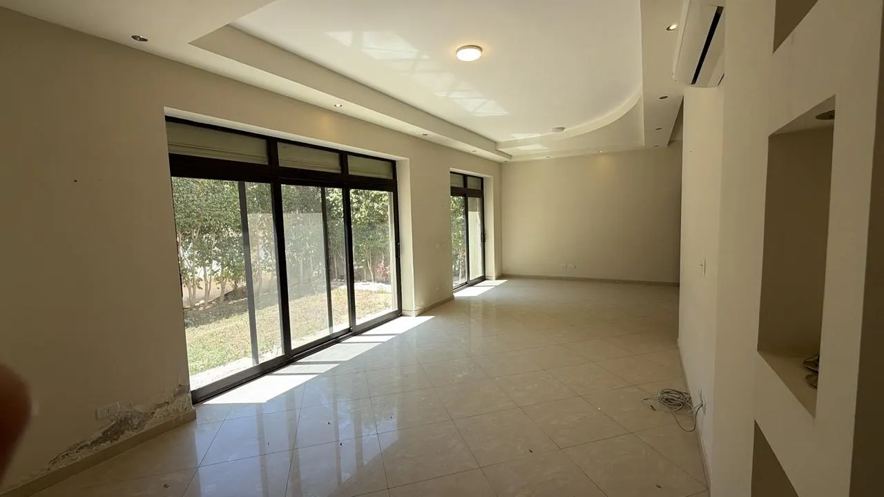 Villa for sale in Beverly Hills in 6th of October City of 306 m² with 4 bedrooms