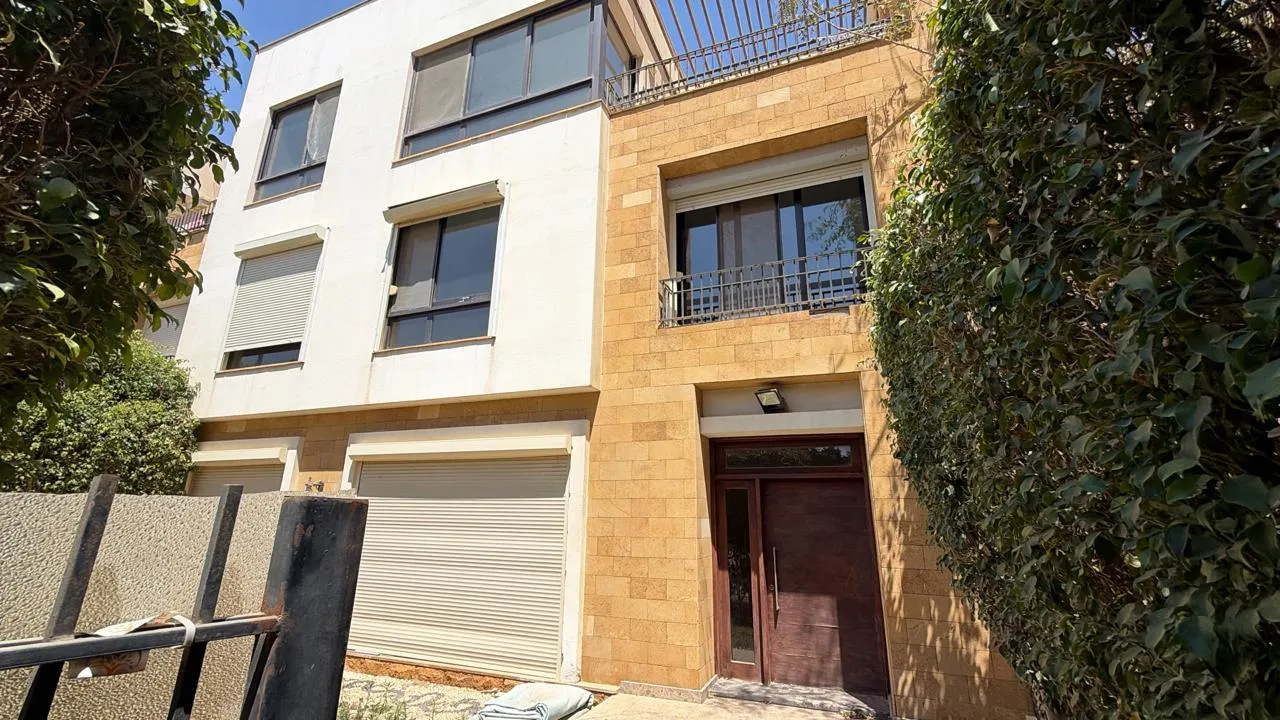 Villa for sale in Beverly Hills in 6th of October City of 306 m² with 4 bedrooms