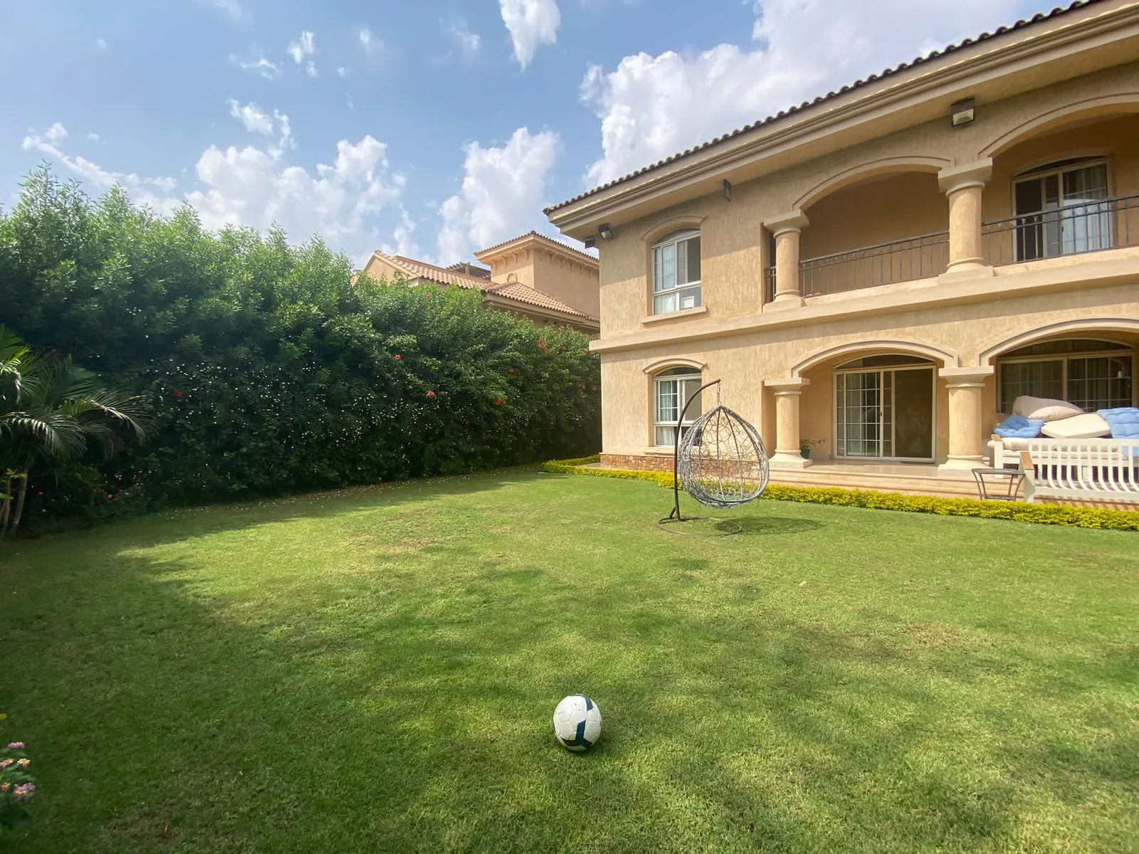 Villa for sale in Madinaty in Madinaty of 335 m² with 4 bedrooms