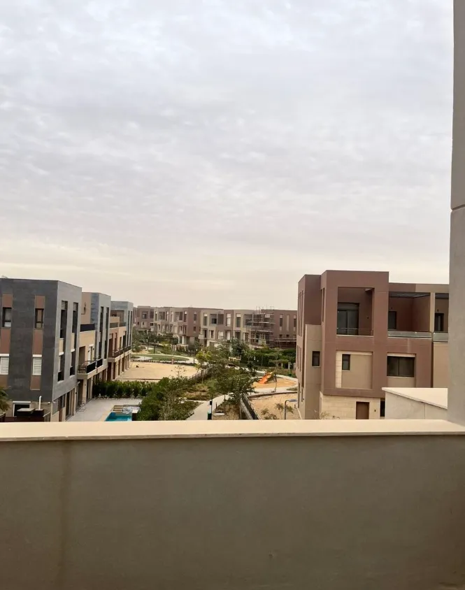 توين هاوس للبيع في ديستريكت 5 في جنوب القاهرة الجديدة بمساحة 318 م² تتكون من 5 غرف