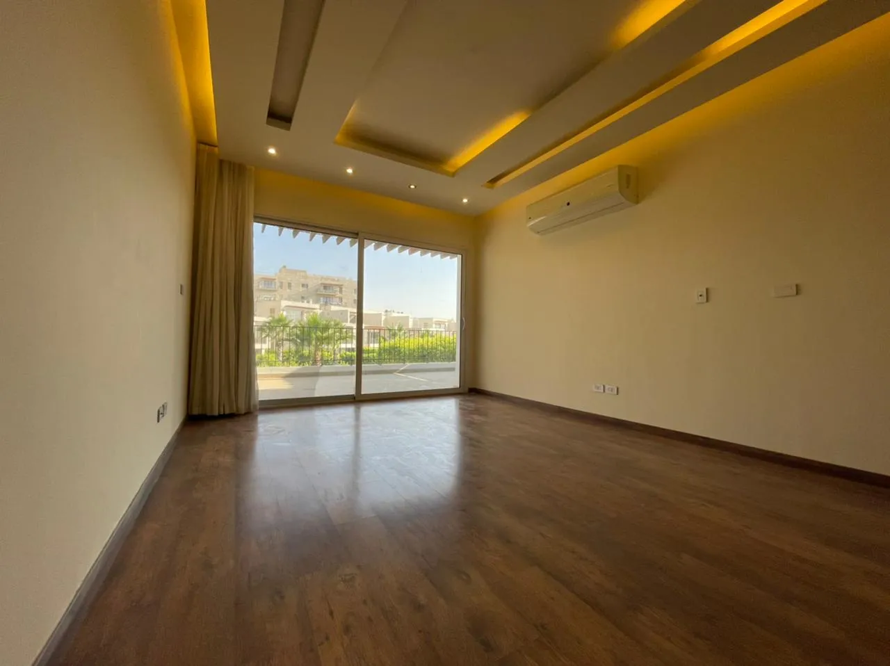 Townhouse for sale in West Town in October Gardens of 294 m² with 4 bedrooms