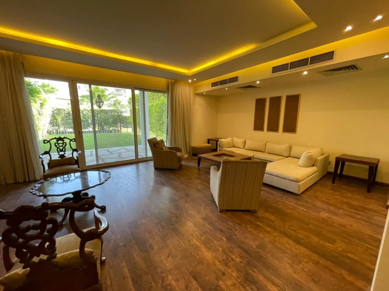 Townhouse for sale in West Town in October Gardens of 294 m² with 4 bedrooms