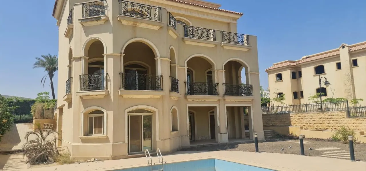 Villa for sale in Villar in New Cairo of 820 m² with 7 bedrooms