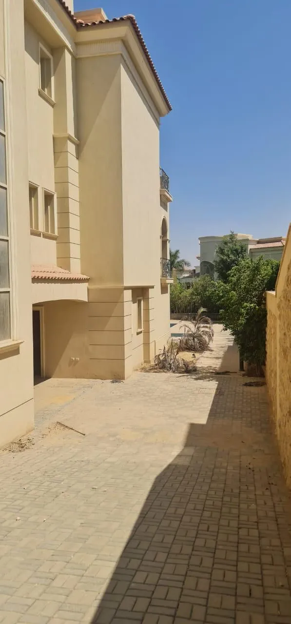 Villa for sale in Villar in New Cairo of 820 m² with 7 bedrooms