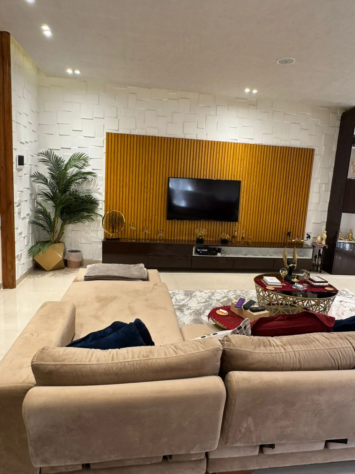 Townhouse for sale in Palm Valley in 6th of October City of 377 m² with 4 bedrooms