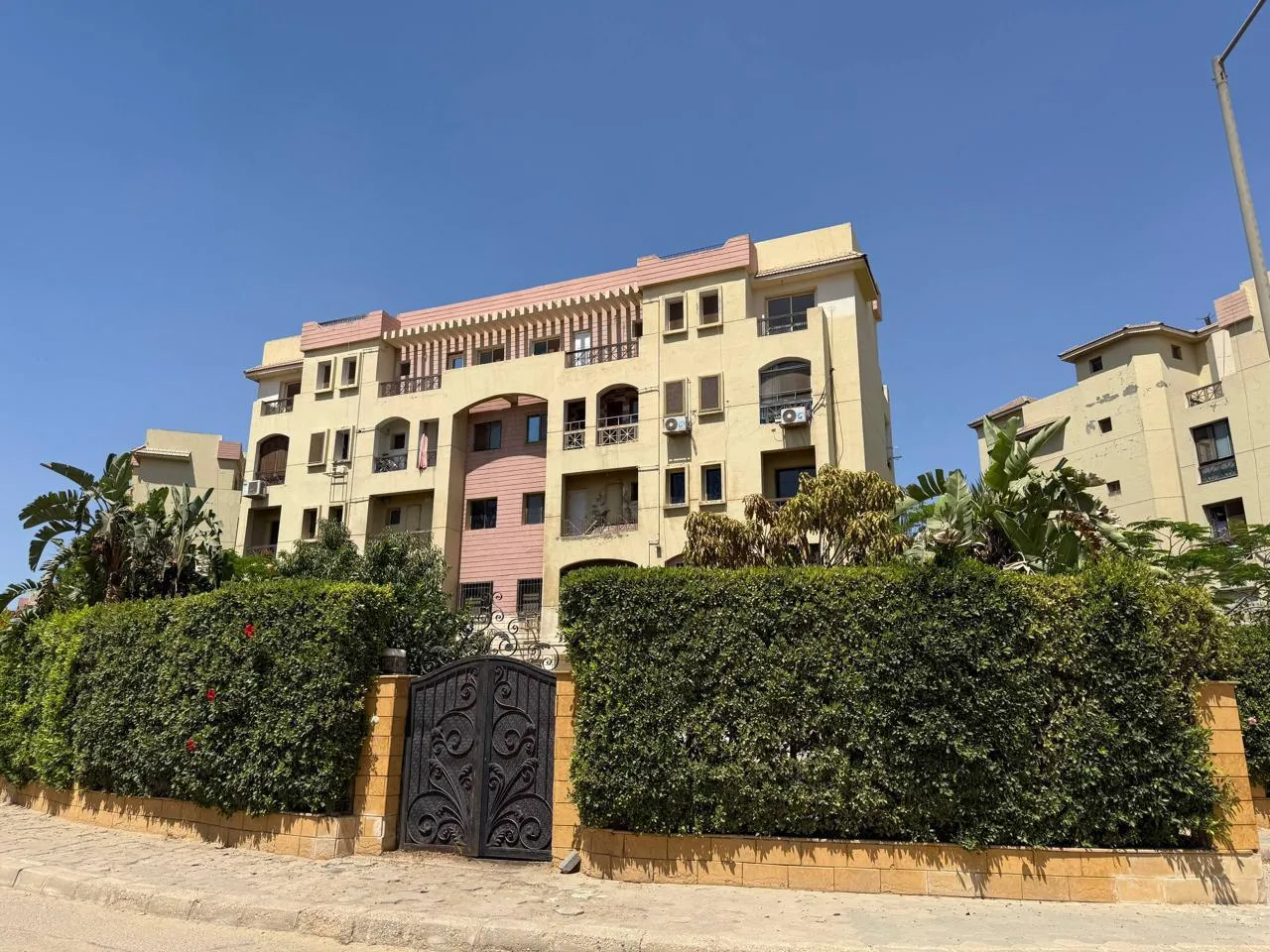 Apartment for sale in Hay El Ashgar in 6th of October City of 234 m² with 4 bedrooms
