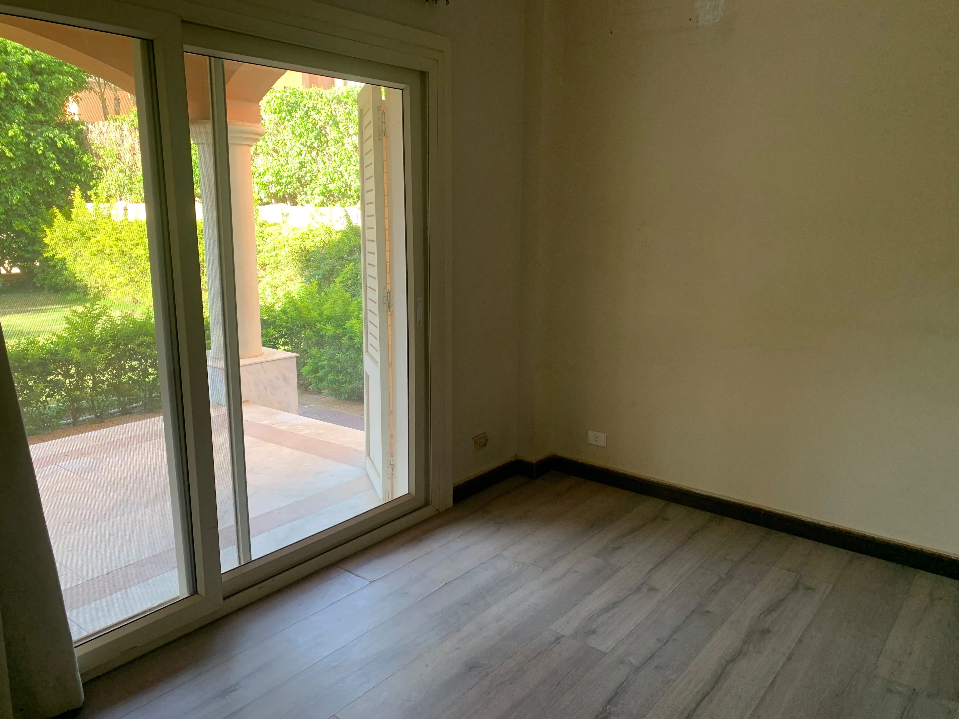 Villa for sale in Beverly Hills in 6th of October City of 194 m² with 6 bedrooms