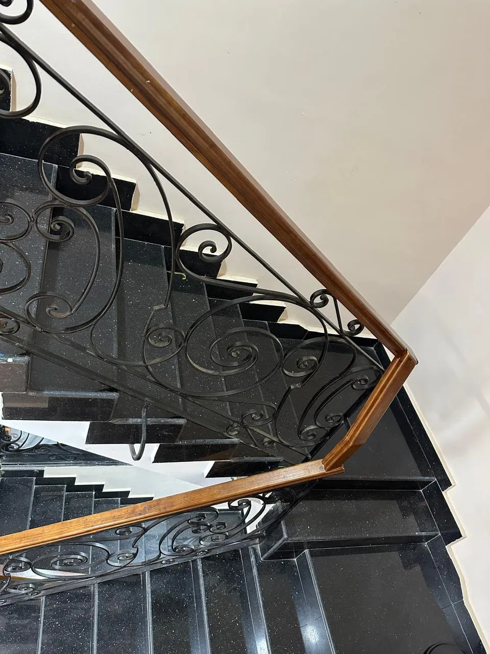 Villa for sale in El Rehab in New Cairo of 221 m² with 4 bedrooms