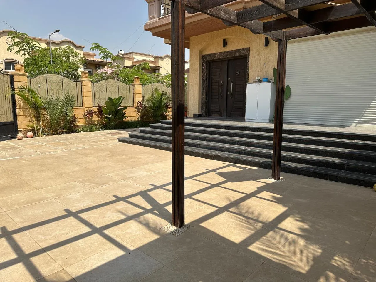 Villa for sale in El Rehab in New Cairo of 221 m² with 4 bedrooms