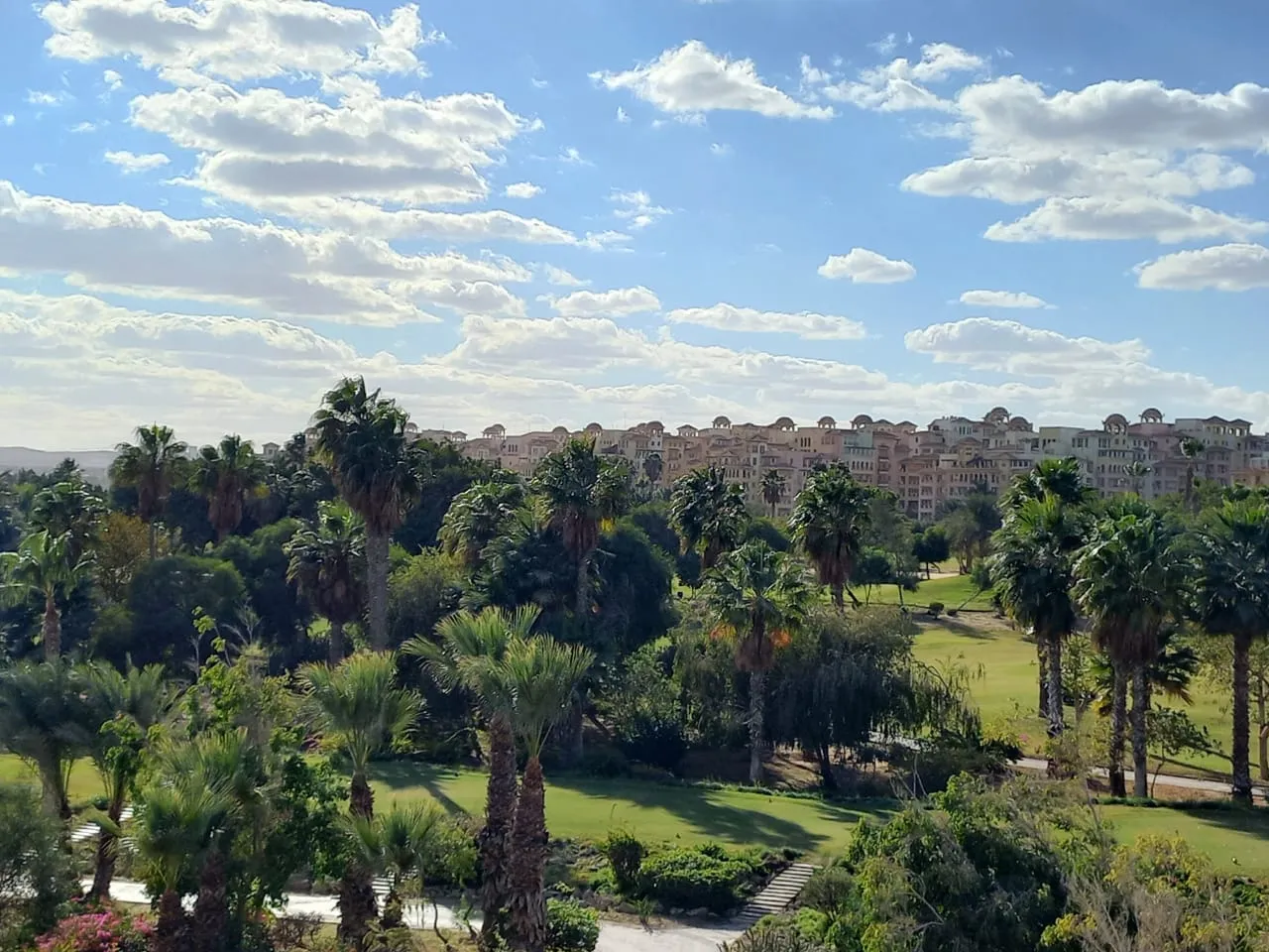 Twinhouse for sale in Dream Land in 6th of October City of 586 m² with 5 bedrooms
