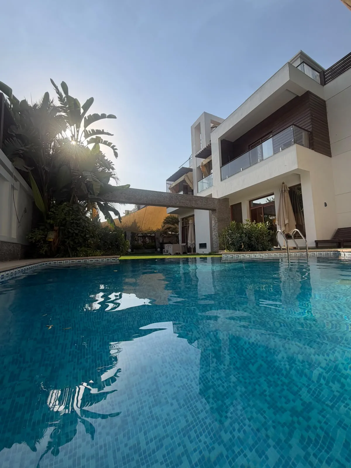 Villa for sale in Beverly Hills in 6th of October City of 525 m² with 4 bedrooms