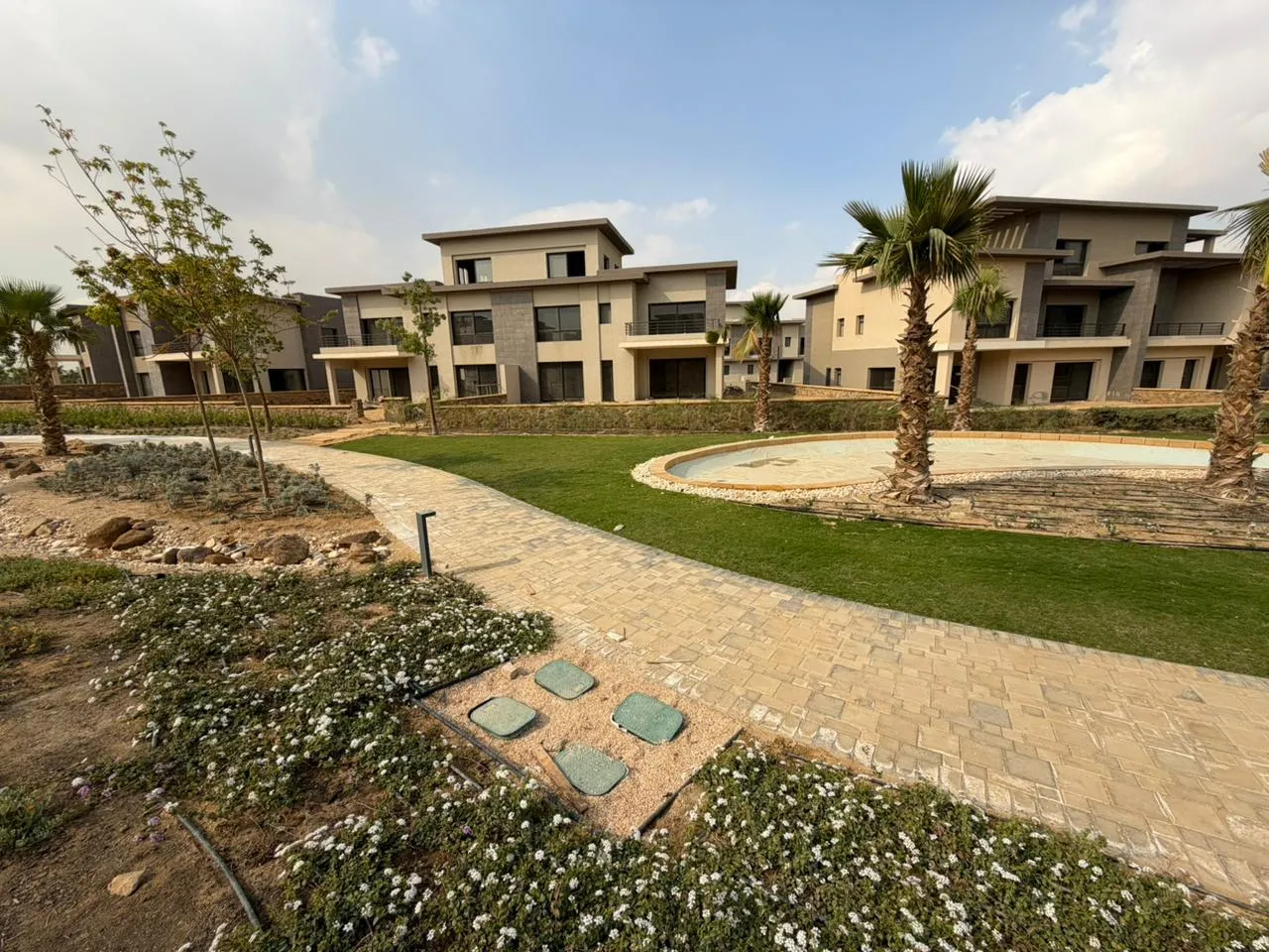Twinhouse for sale in Swanlake Residences in New Cairo of 303 m² with 4 bedrooms