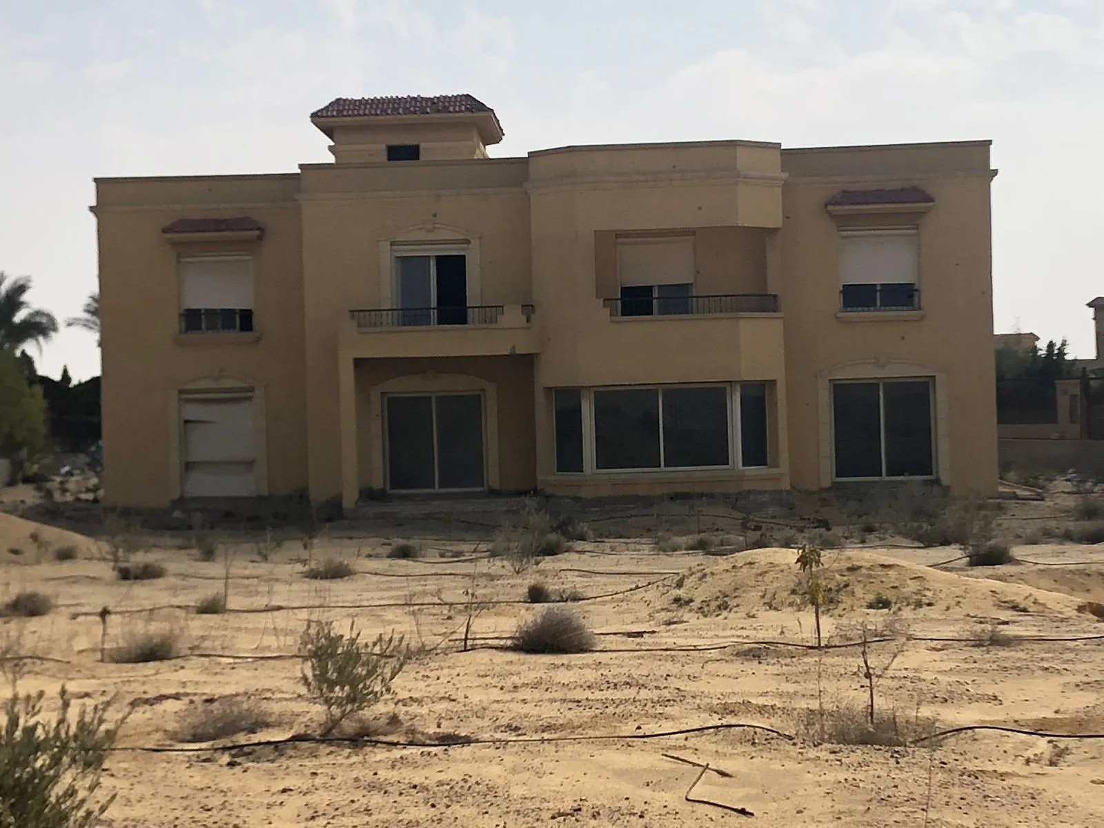 فيلا للبيع في وادي النخيل في الشيخ زايد الجديدة بمساحة 450 م² تتكون من 4 غرف