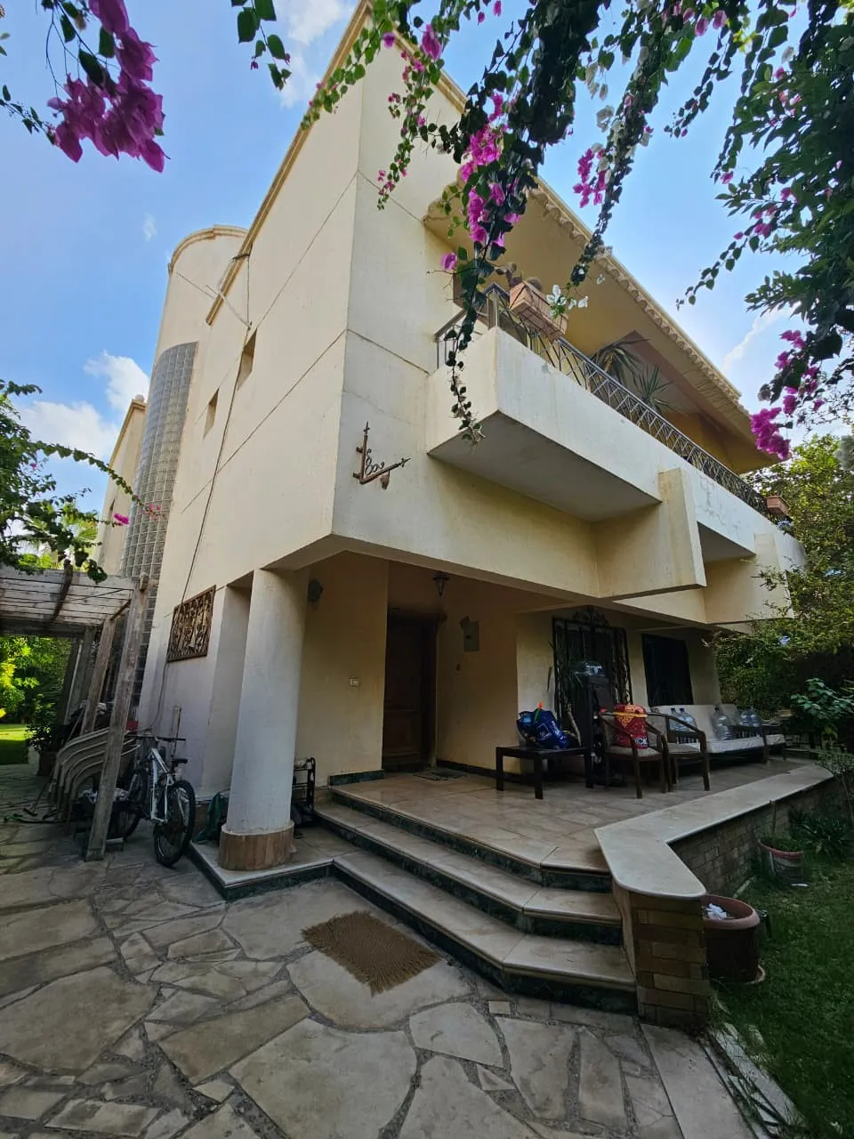 Villa for sale in El Rehab in New Cairo of 267 m² with 3 bedrooms