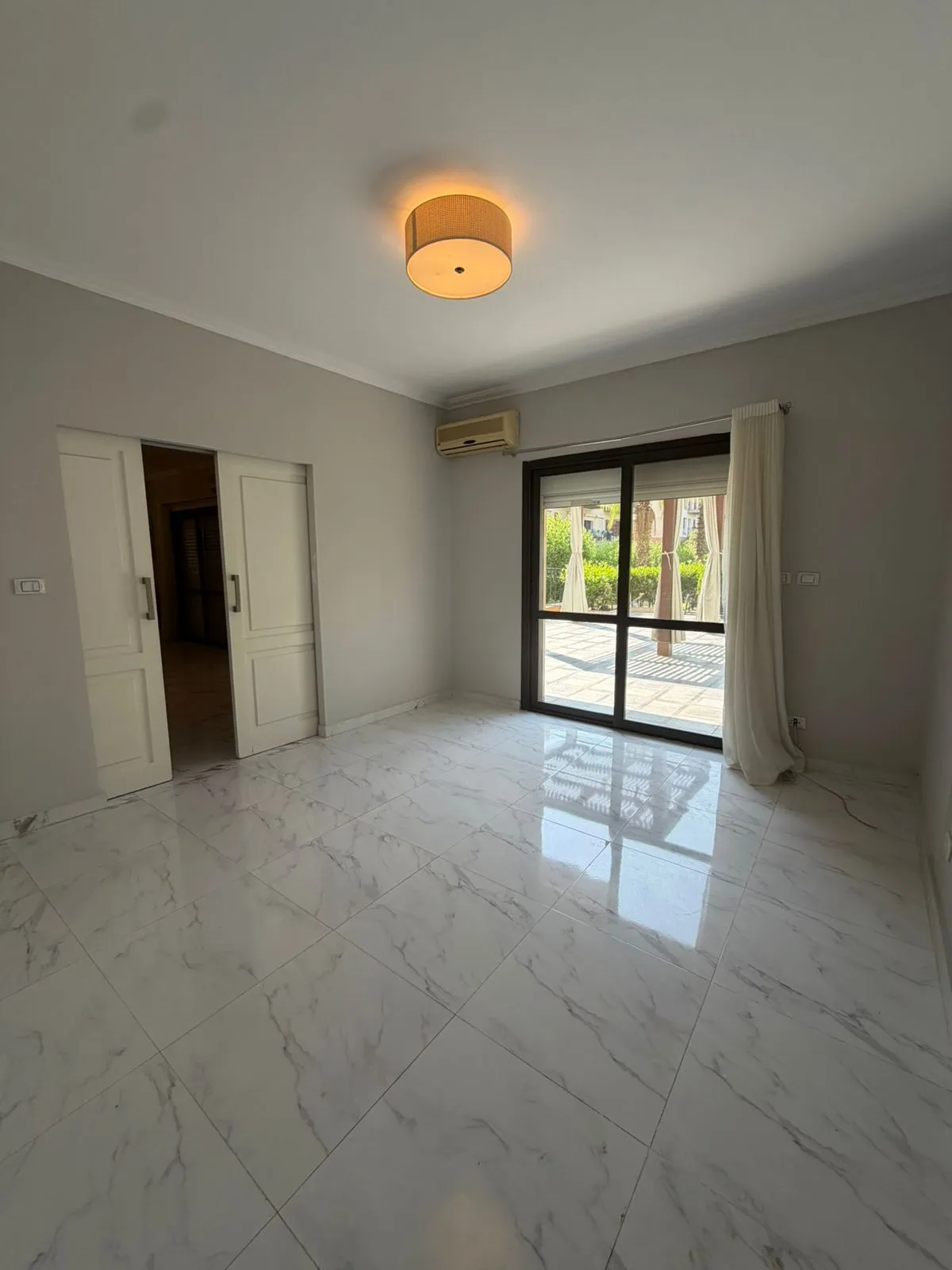 Apartment for sale in Beverly Hills in 6th of October City of 256 m² with 4 bedrooms