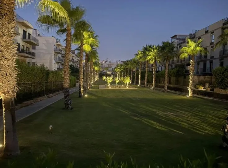 Apartment for sale in Beverly Hills in 6th of October City of 256 m² with 4 bedrooms