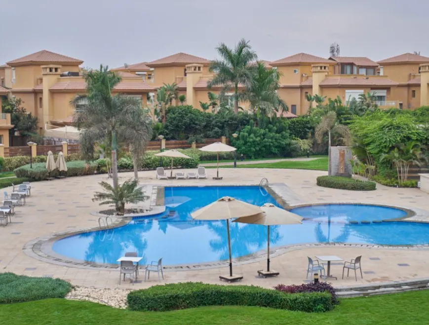 Townhouse for sale in Jeera in El Sheikh Zayed of 304 m² with 5 bedrooms