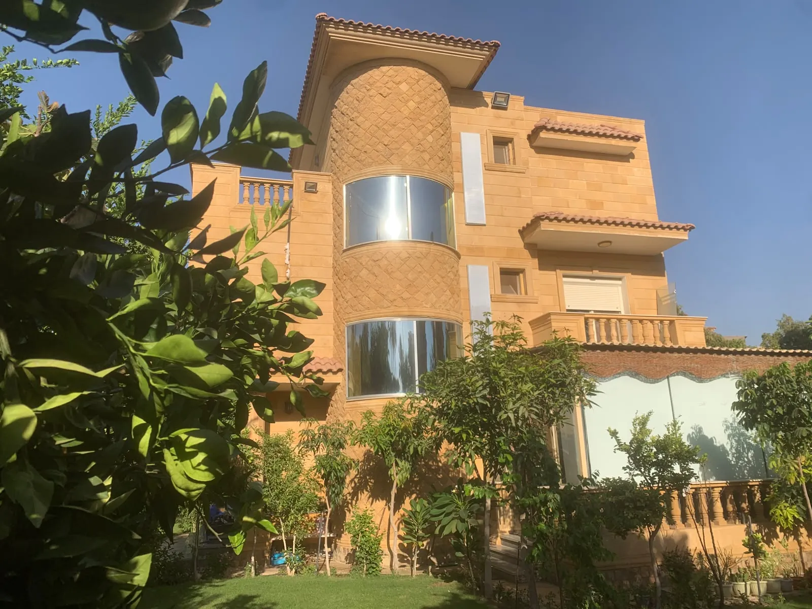 Villa for sale in Royal City in El Sheikh Zayed of 600 m² with 5 bedrooms