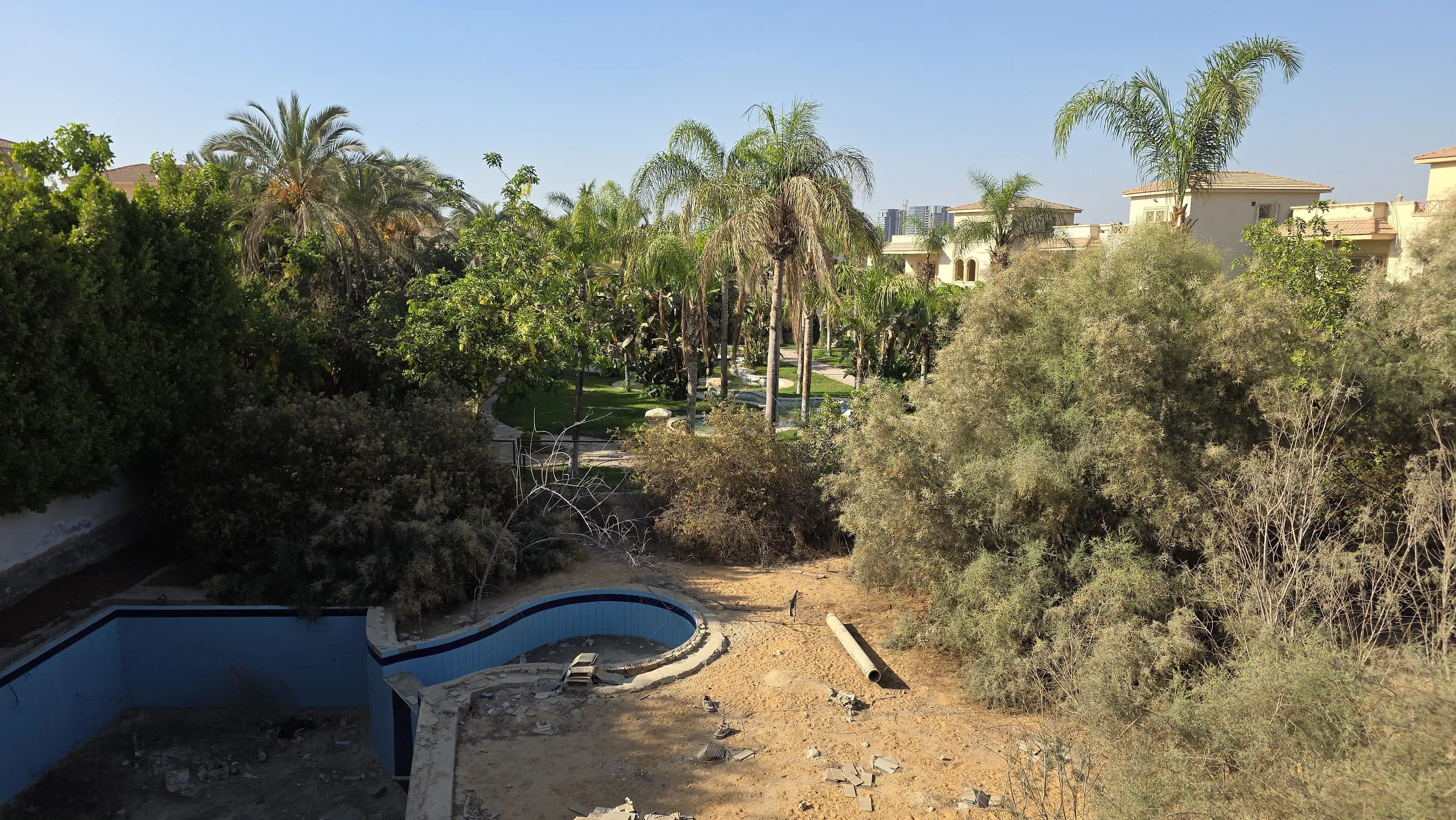 Villa for sale in Greens in El Sheikh Zayed of 425 m² with 5 bedrooms