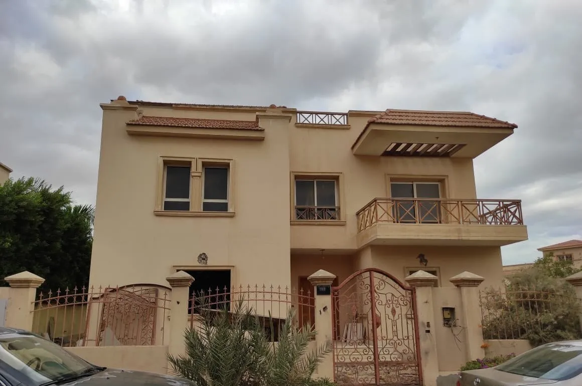 Villa for sale in Greens in El Sheikh Zayed of 425 m² with 5 bedrooms