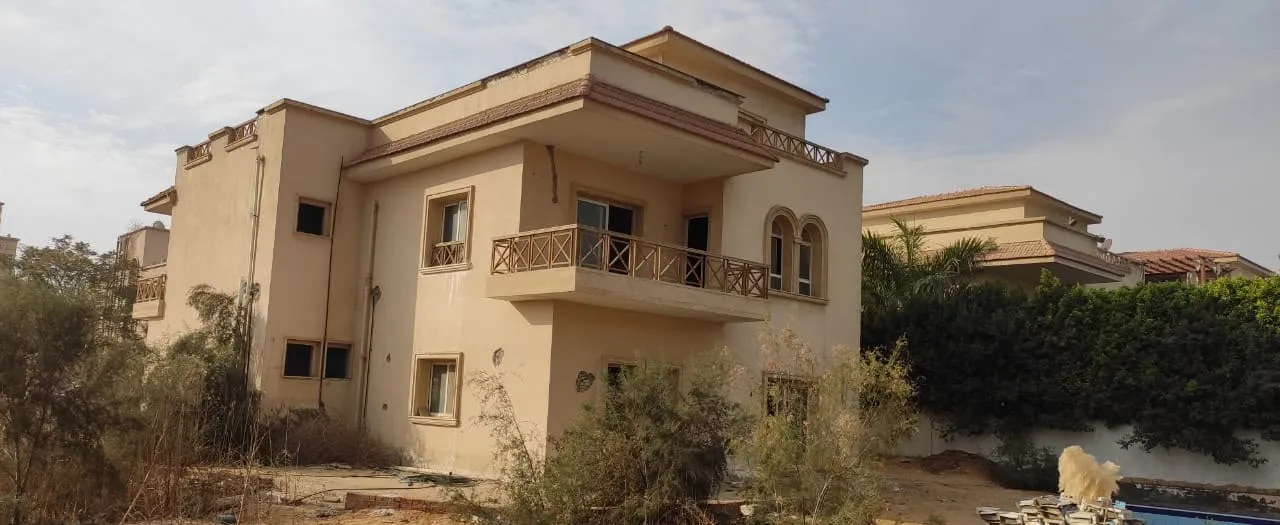 Villa for sale in Greens in El Sheikh Zayed of 425 m² with 5 bedrooms