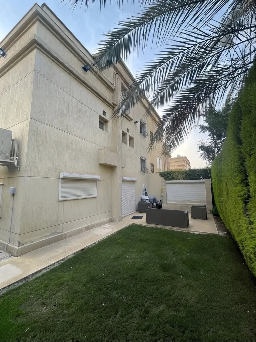 Twinhouse for sale in El Rehab in New Cairo of 220 m² with 3 bedrooms