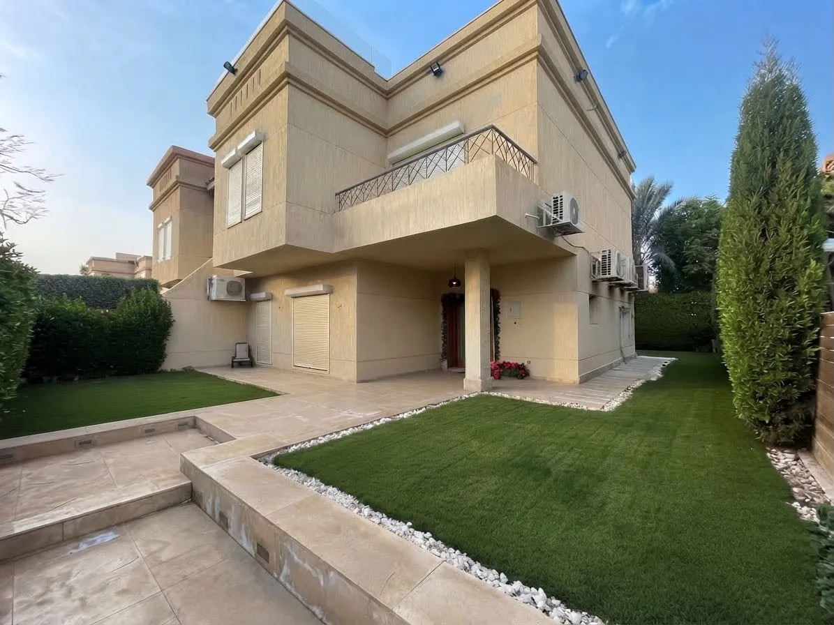 Twinhouse for sale in El Rehab in New Cairo of 220 m² with 3 bedrooms