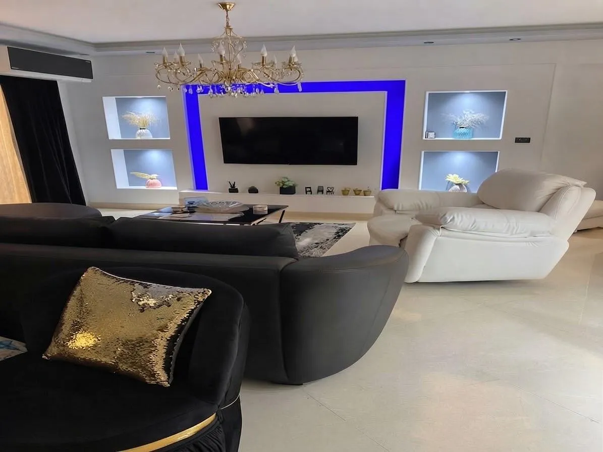 Apartment for sale in El Rehab  in New Cairo of 196 m² with 3 bedrooms