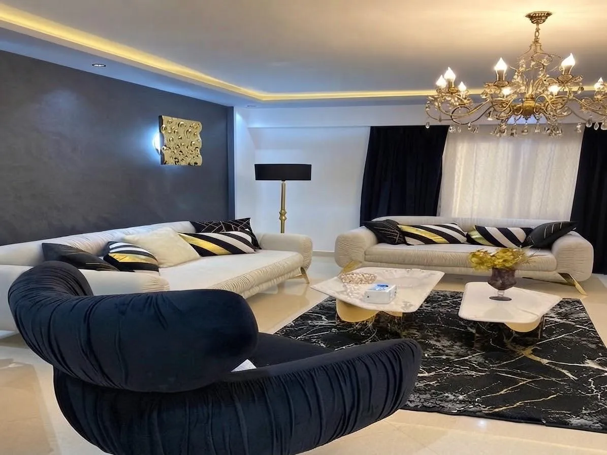 Apartment for sale in El Rehab  in New Cairo of 196 m² with 3 bedrooms