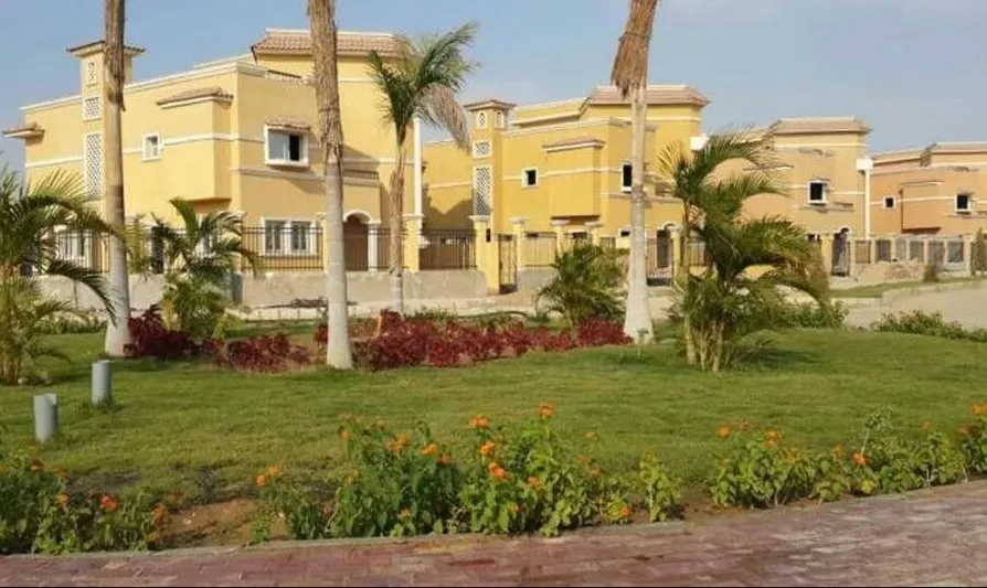 تاون هاوس للبيع في الشروق سبرينجز في الشروق بمساحة 353 م² تتكون من 4 غرف