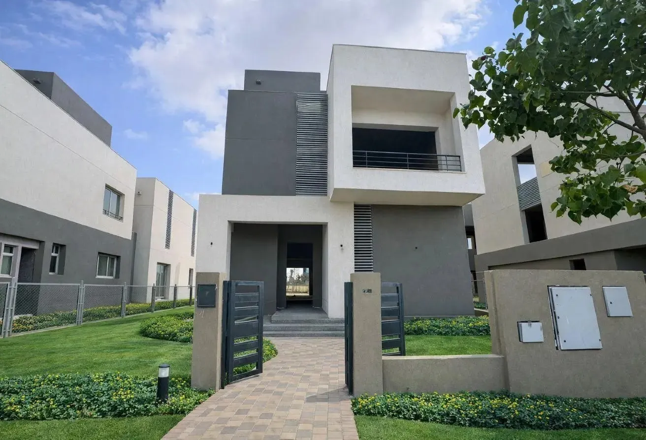 Villa for sale in The Crown in 6th of October City of 318 m² with 4 bedrooms