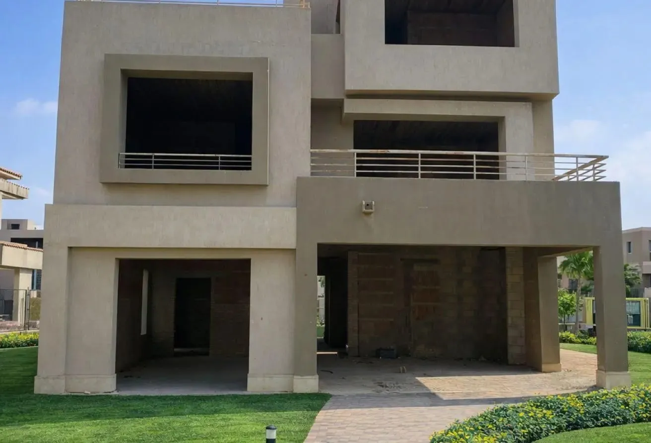 Villa for sale in The Crown in 6th of October City of 318 m² with 4 bedrooms