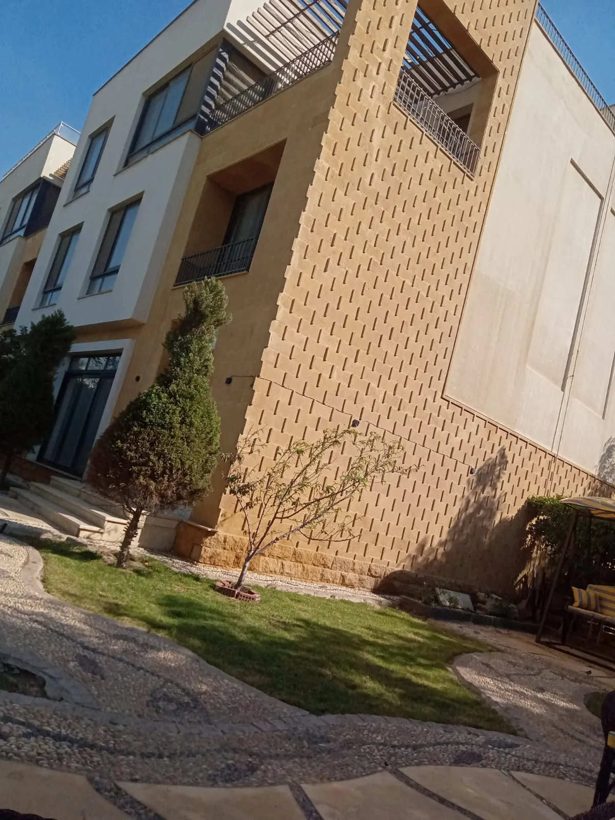 Villa for sale in Beverly Hills in 6th of October City of 306 m² with 7 bedrooms