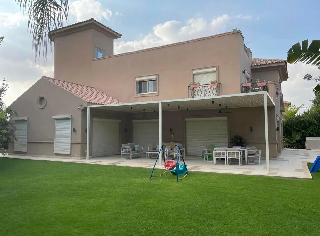 Villa for sale in October Hills 2 in 6th of October City of 425 m² with 4 bedrooms