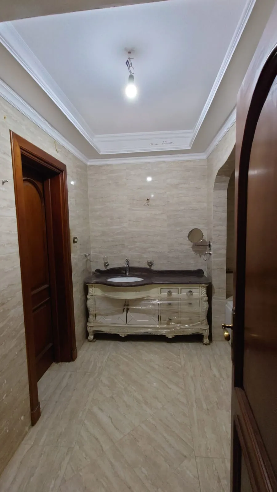 Villa for sale in Beverly Hills in 6th of October City of 900 m² with 7 bedrooms
