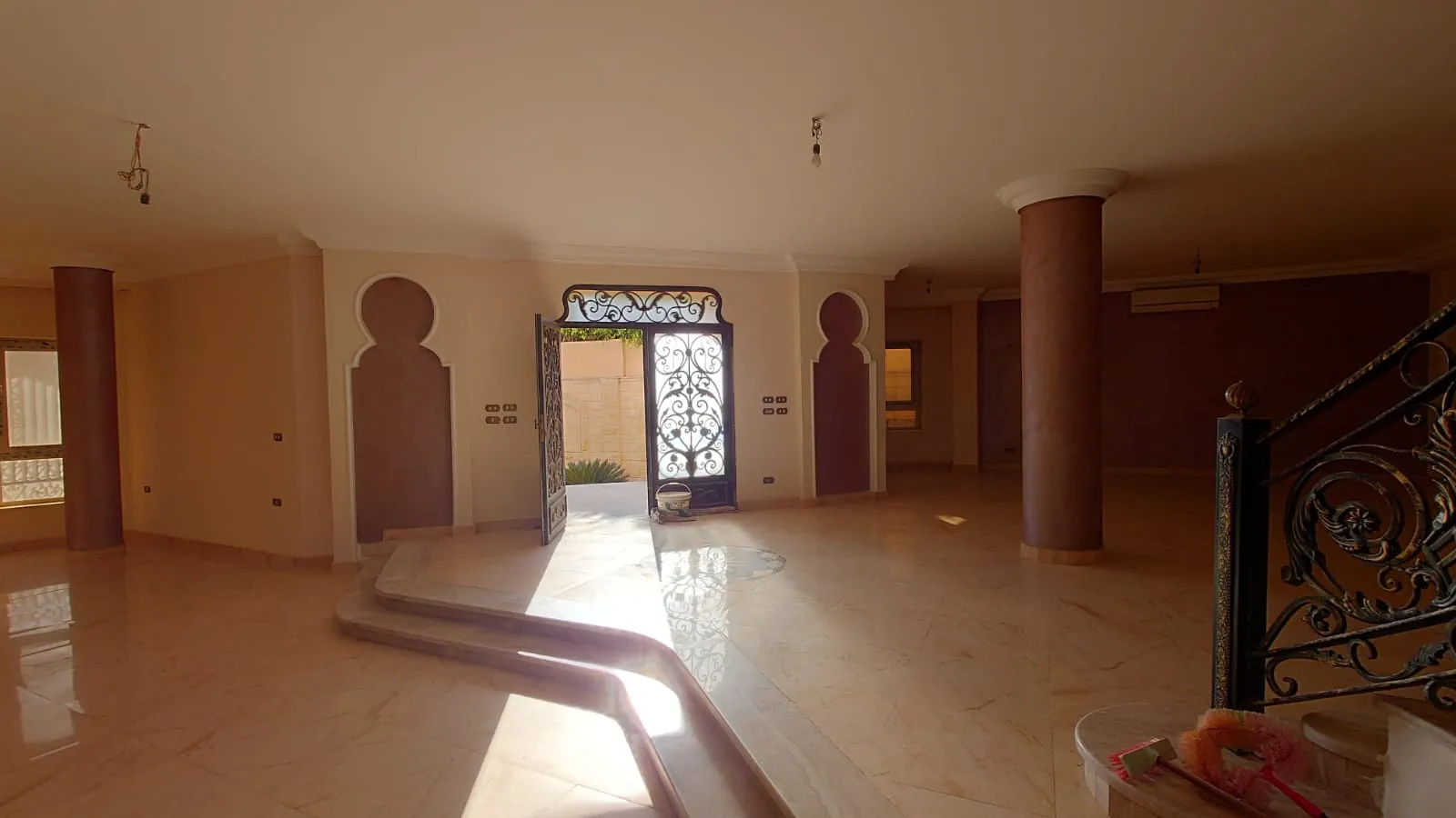 Villa for sale in Beverly Hills in 6th of October City of 900 m² with 7 bedrooms