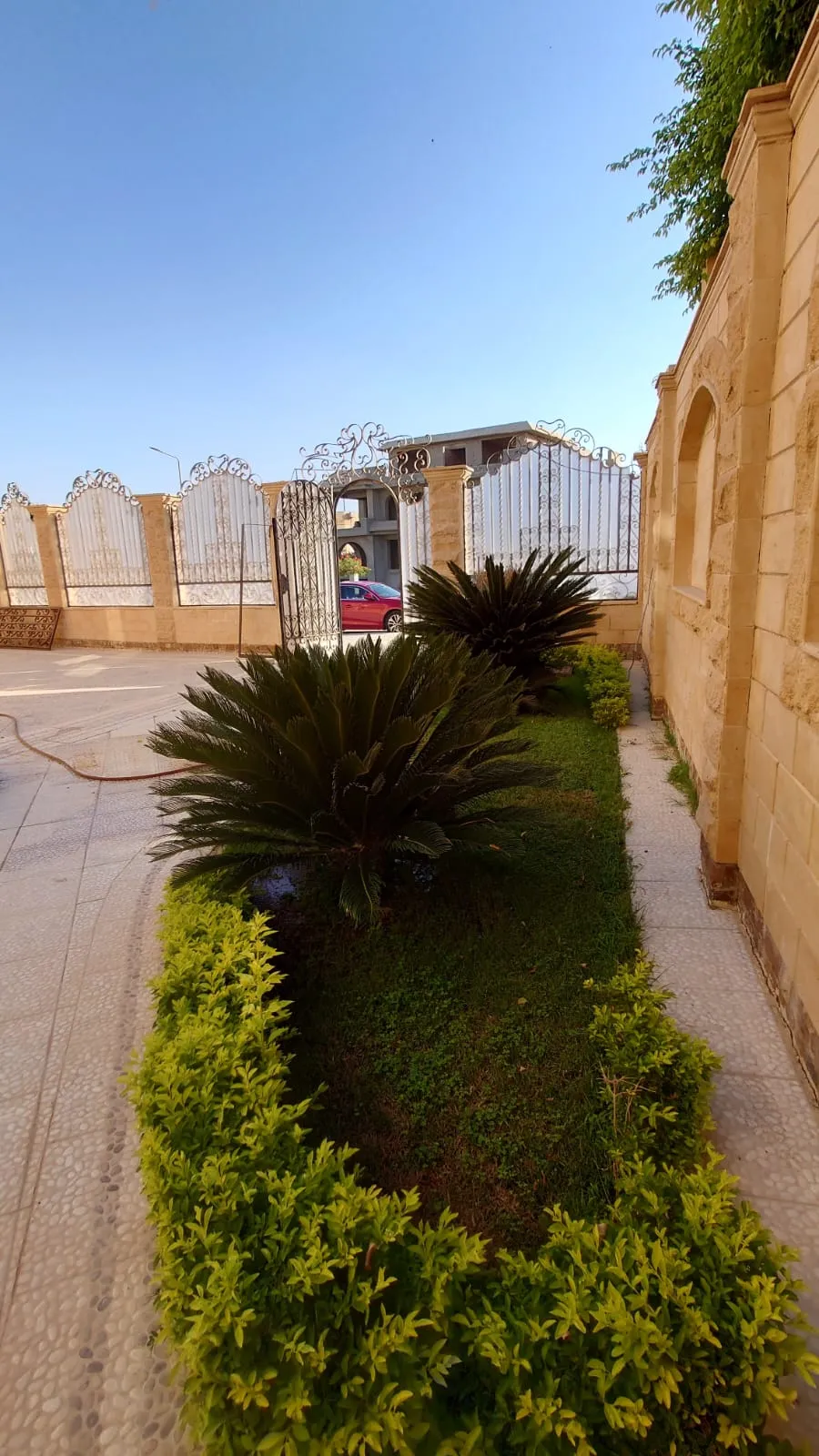 Villa for sale in Beverly Hills in 6th of October City of 900 m² with 7 bedrooms