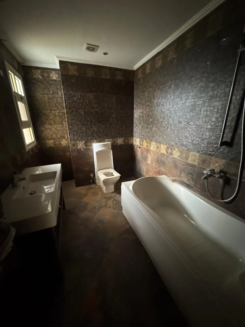 Villa for sale in Royal Hills in 6th of October City of 450 m² with 7 bedrooms