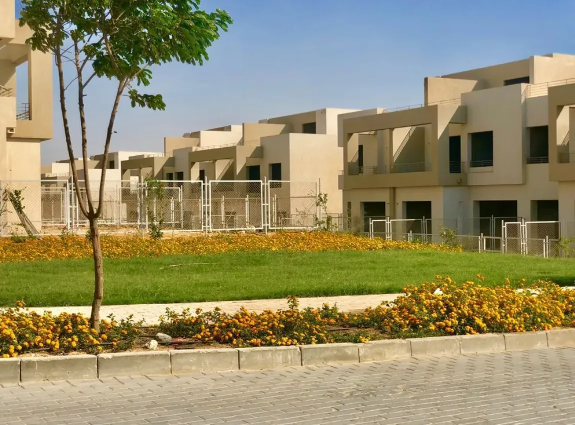 Townhouse for sale in Palm Hills Golf Extension in 6th of October City of 354 m² with 3 bedrooms
