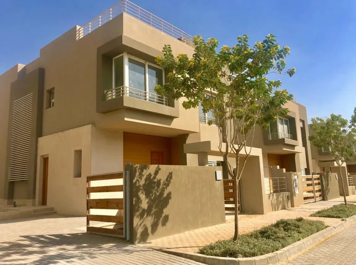 Townhouse for sale in Palm Hills Golf Extension in 6th of October City of 354 m² with 3 bedrooms