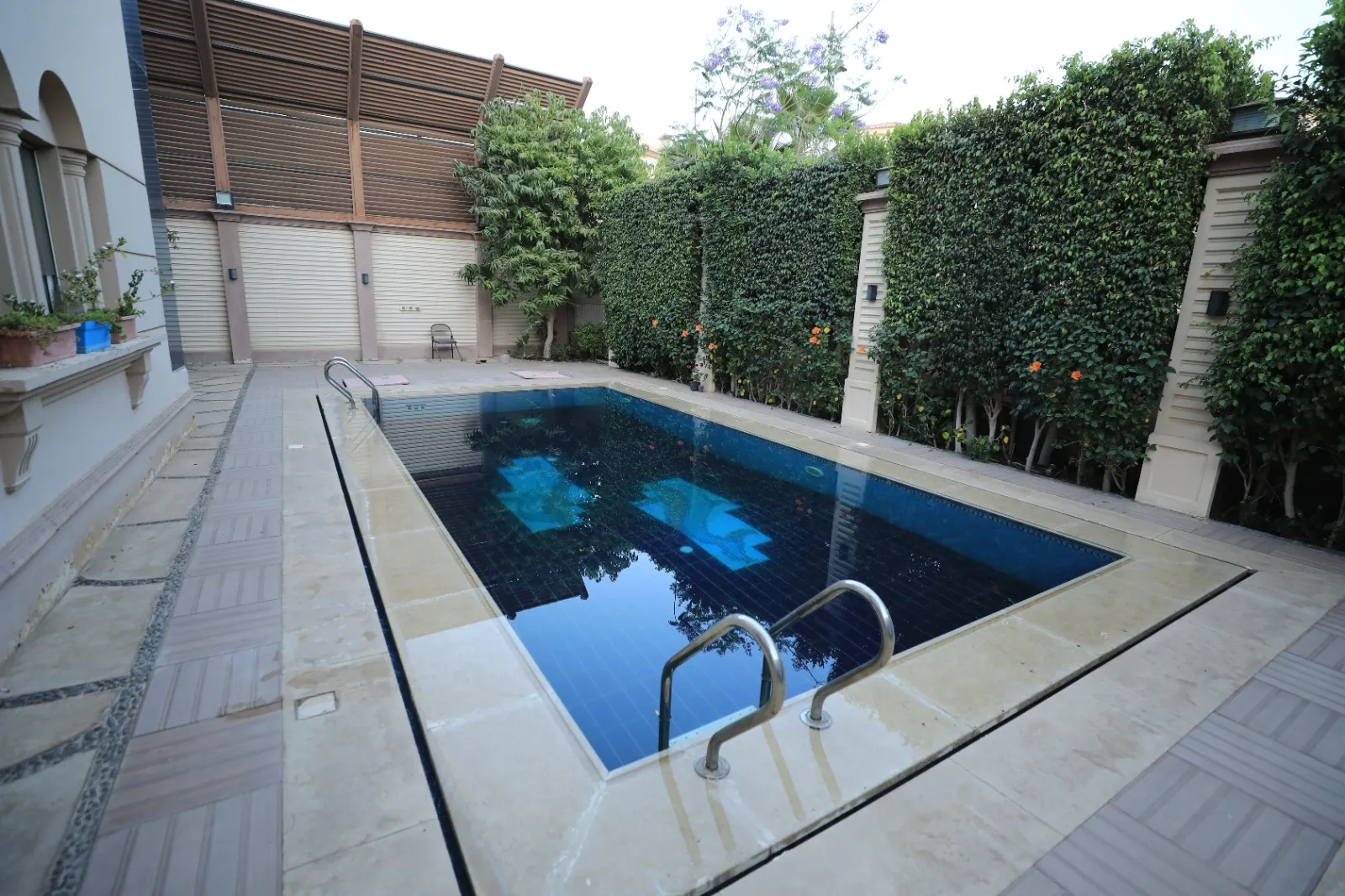 Villa for sale in Royal City in El Sheikh Zayed of 530 m² with 6 bedrooms