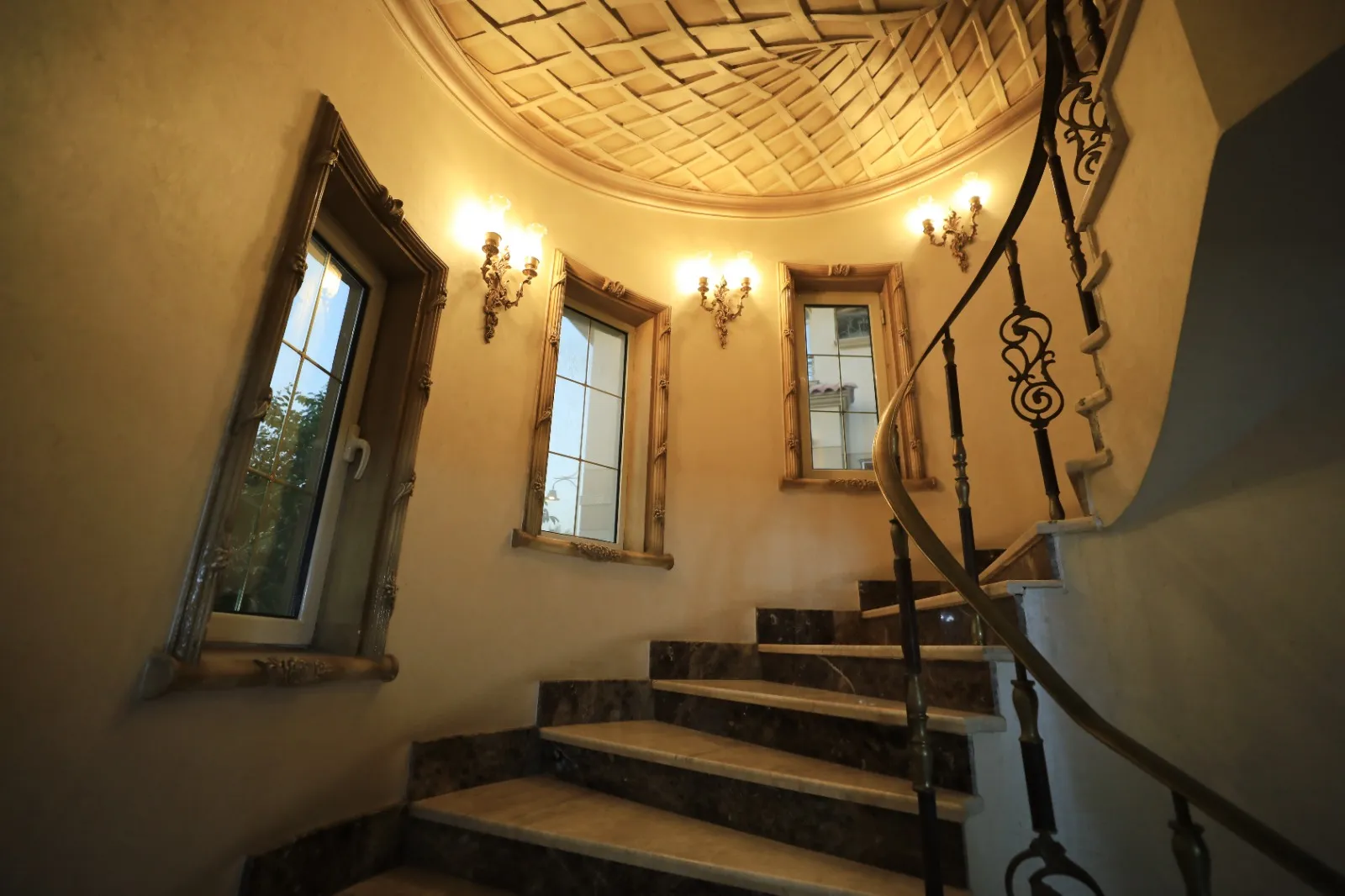 Villa for sale in Royal City in El Sheikh Zayed of 530 m² with 6 bedrooms