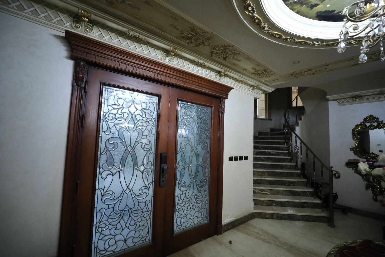Villa for sale in Royal City in El Sheikh Zayed of 530 m² with 6 bedrooms