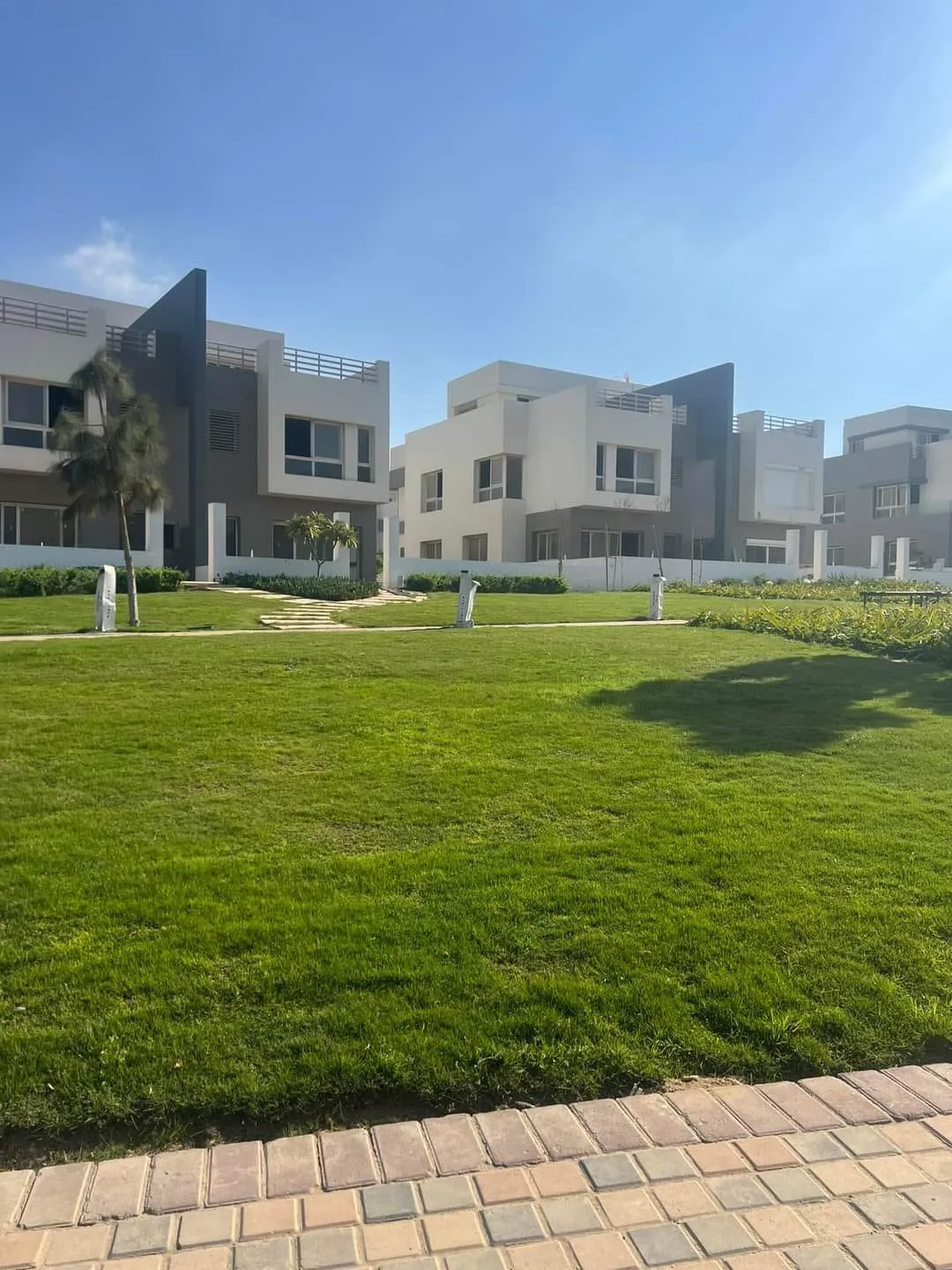 Twinhouse for sale in Hyde Park in 6th settlement of 255 m² with 3 bedrooms