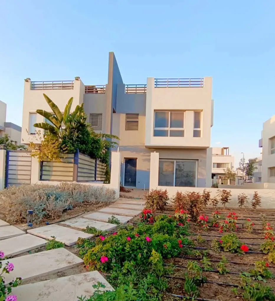 Twinhouse for sale in Hyde Park in 6th settlement of 255 m² with 3 bedrooms