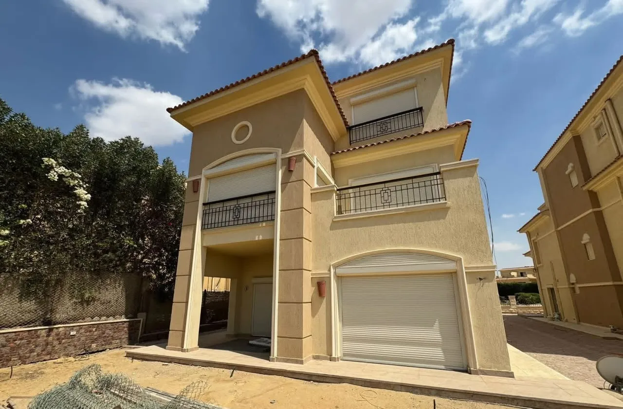 Villa for sale in Stone Park in New Cairo of 450 m² with 4 bedrooms