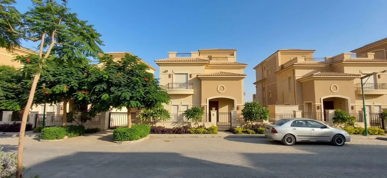 Villa for sale in Stone Park in New Cairo of 450 m² with 4 bedrooms